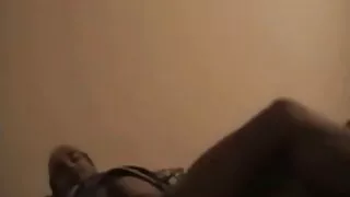 Milf em roupas cor-de-rosa se espalha suas filme de pornô da gretchen pernas e obtém seu bichano fodido