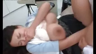 Milf com bom vídeo pornô com coroas gostosas leites pediu uma visita e fodido com um cara