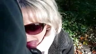 Snow maiden em meias vermelhas fodida por uma multidão de negros antes do Ano vídeo de pornô de mulher gorda Novo