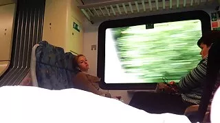 Skinn bionda loira prazer-se com a masturbação video ponografia no elenco