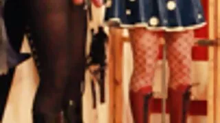 Dois upskirt fodida por uma multidão de três caras em orgia anal vídeo de pornô da brasileirinha