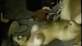 Peituda morena fica fodido vídeo pornô bem gostoso por um cara depois do banho na cozinha