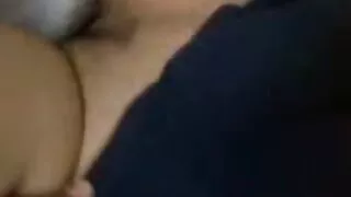 A rapariga fode-se com abobrinha e punho Anal porno amador brasileira