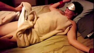 A madrasta ajuda a enteada ruiva ao orgasmo pornor anal