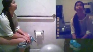 Homem espancado amarrado vídeo pornô de mulher nua loira e fodido no Cuzão